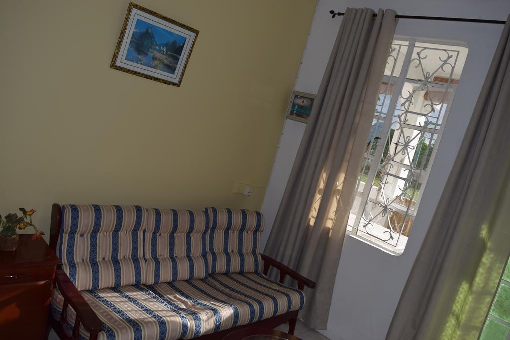 Mauri Holidays 'Budgeted Apartment' La Gaulette Pokoj fotografie
