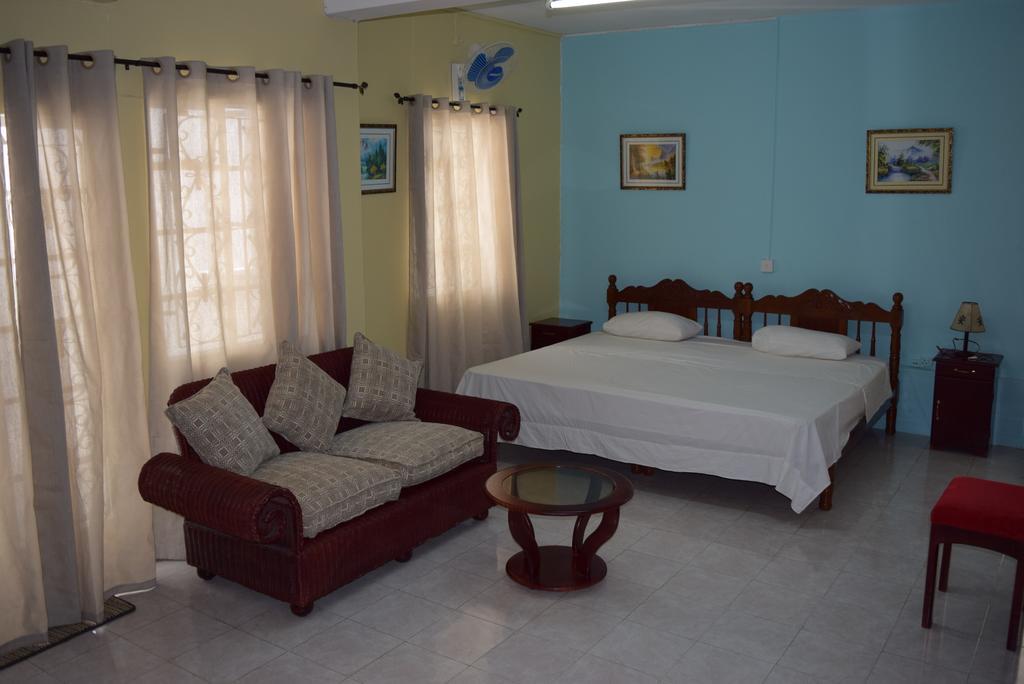 Mauri Holidays 'Budgeted Apartment' La Gaulette Pokoj fotografie
